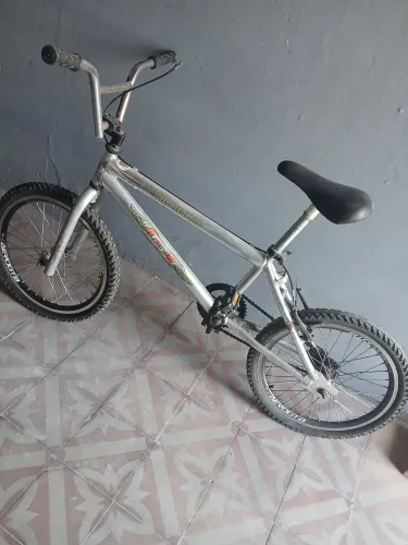 Bicicleta Caloi Cross BMX