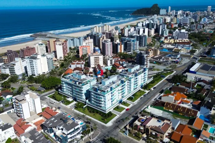 Cobertura com 3 Quartos e Piscina Privativa no Edifício Sicília em Caiobá - REF.: 871