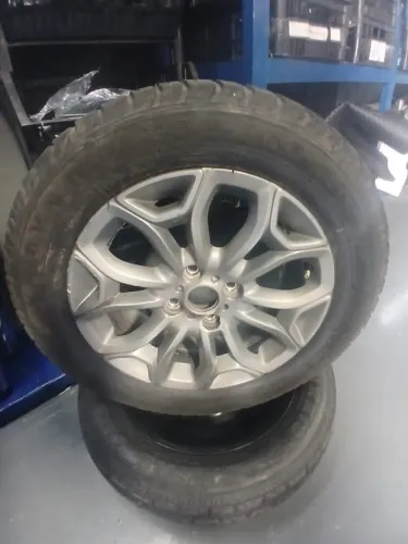 PNEU FORD