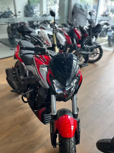 Moto mas completa da categoria com melhor custo benefício, é fácil de adequerir 