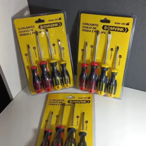 KIT DE CHAVE DE FENDA E PHILIPS!! CONTÉM 4 CHAVES E CABO EMBORRACHADO.