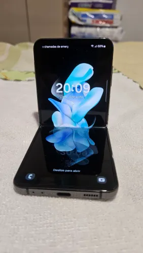 Samsung galaxy flip 4