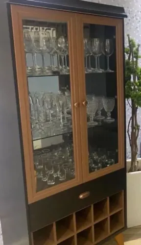 Cristaleira opera com 54 peças cristal