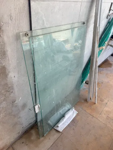 Janelão de Vidro com grade