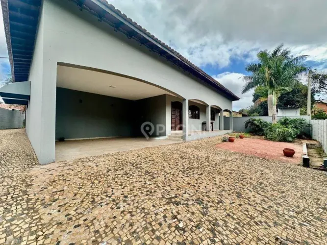 Casa com 4 quartos para alugar em condomínio Fechado em Rio Claro