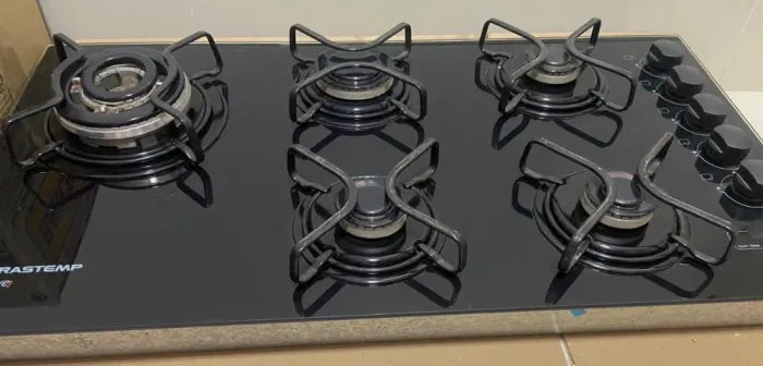 Fogão de Mesa Cooktop 5 Bocas Vidro Temperado Preto à Gás Brastemp 