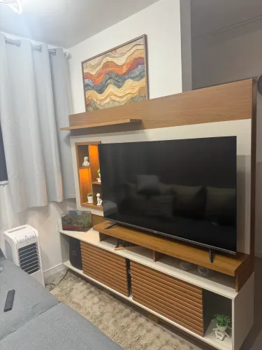 Vende-se estante de sala