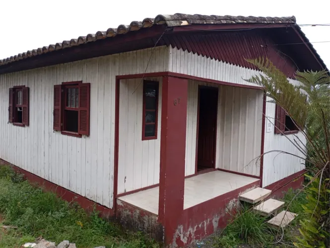 Casa de madeira para retirada do local