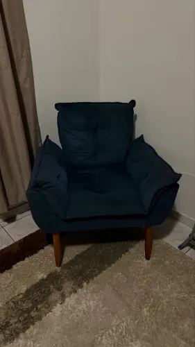 Poltrona com pé quebrado