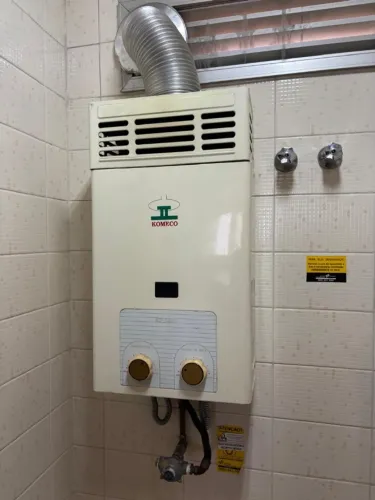Aquecedor de água à gás mecânico de exaustão natural Komeco  modelo KO-1200 GLP 12/15 L/mi