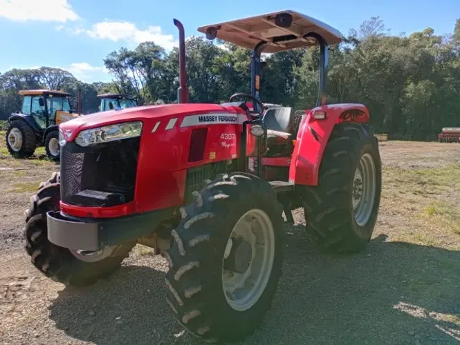 4307574384 - Trator MF 4307, 2162 horas. Fabricação 2020. US300074