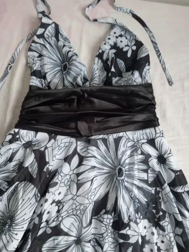 Lindo Vestido floral acetinado.