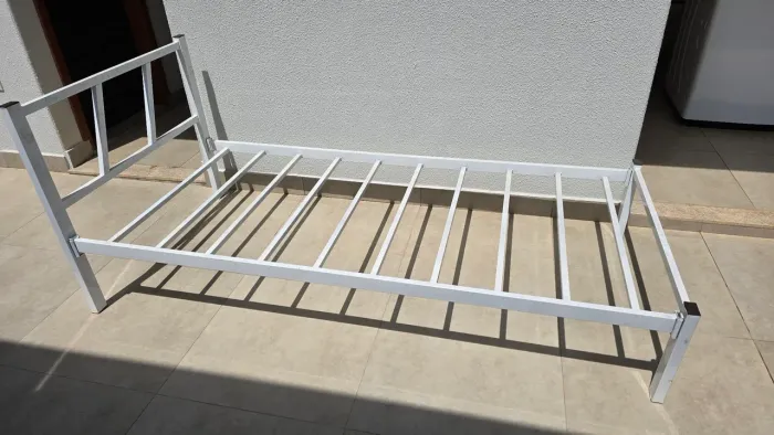 Cama solteiro em metalon