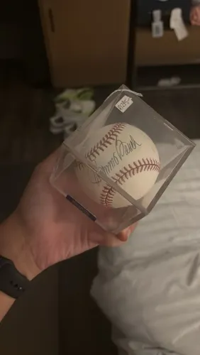 Bola de beisebol autografada pelo Johnny Bench