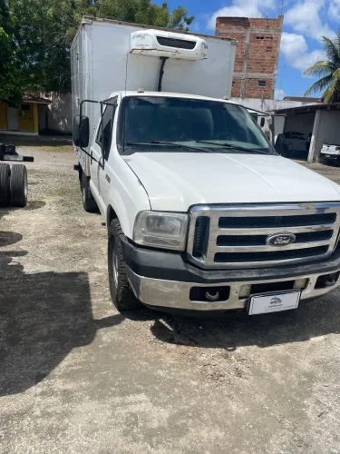 Ford F350 baú frigorífico.