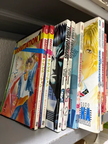 Mangás Vampire Knight, Paradise Kiss, Gravitation, Terra Formars, Bijinzaka e Pokémon