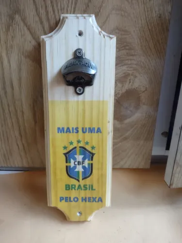 Abridor de garrafa de parede, temático copa do mundo, área gourmet 