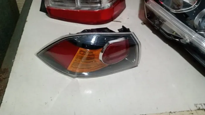 Lanterna Mitsubishi Lancer lado esquerdo
