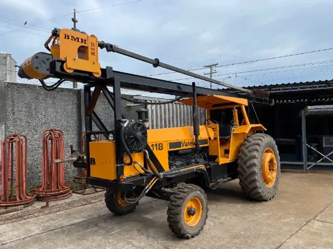 Trator Valmet + Adaptação para Perfuração de Solo