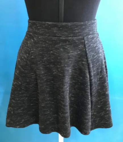 Mini Saia Rodada Godê Tamanho P Aeropostale Cor Cinza Escuro Preto Feminino Cintura Alta