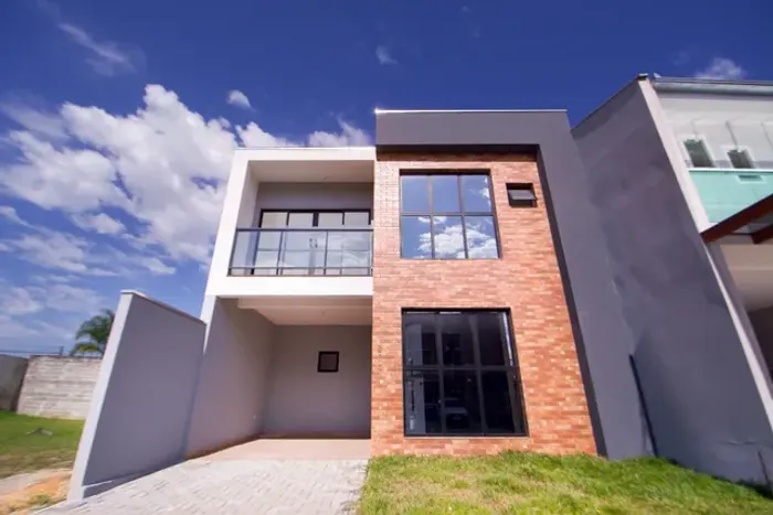 Sobrado em condomínio fechado no Bairro Itaqui Campo Largo