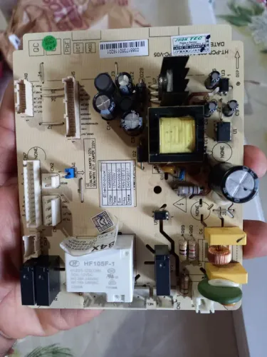 Vende-se placa  geladeira electrolux DM84X 
