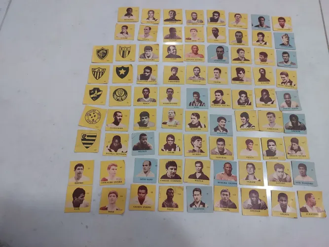 79 FIGURINHAS JOGADORES FUTEBOL ANTIGO SEM O ÁLBUM SÓ VENDA