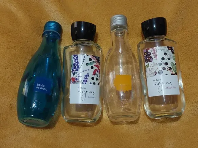 Embalagens para perfumes.