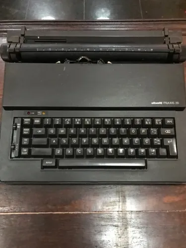 Máquina de escrever Olivetti Praxis 20