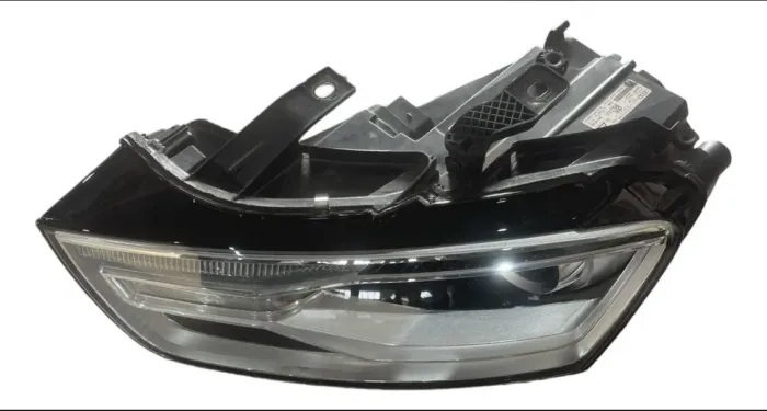Farol do Audi Q3 2017 2018 2019 Lado esquerdo 