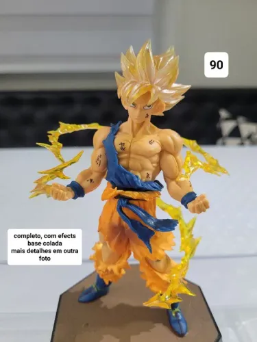 Goku Super Saiyajin 2 Figure com efeitos