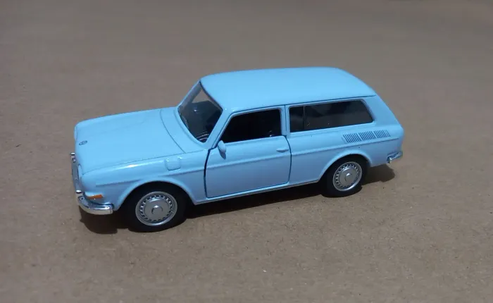 Miniatura VW Variant      1:43
