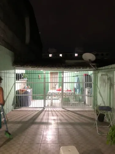 Portão grade de alumínio branco