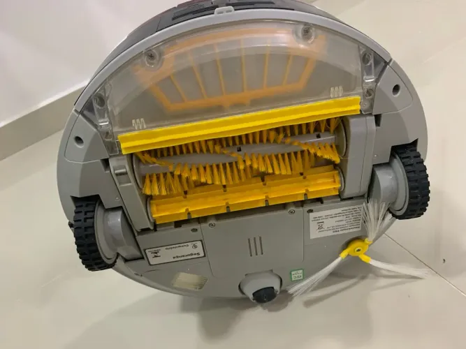 Robô aspirador Housekeeper - Pro Polishop, c/ controle remoto