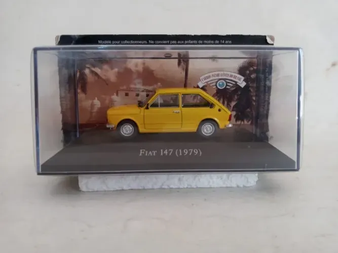 Miniatura carro Fiat 147 1979) 1:43 carros inesquecíveis do Brasil