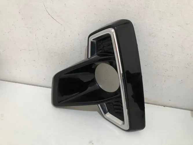 Grade Acabamento Do Farol Milha Hilux Pick Up Lado Esquerdo 2020 Á 2023 