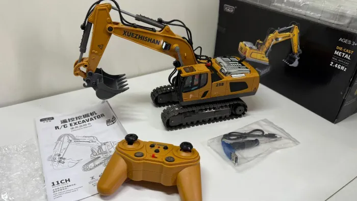 Escavadeira de Controle Remoto - Brinquedo de Metal
