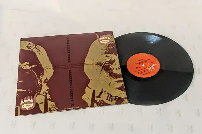 LP vinil THE CULT  " SHEE SEELS SANCTUARY"<br>RCA Corporation <br>" SHEE SEELS SANCTUARY"