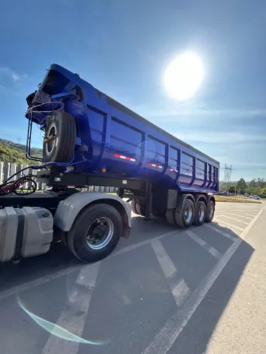 Carreta caçamba basculante pastre ano 2009 c/pneus 