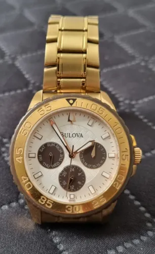 relógio bulova dourado (original)