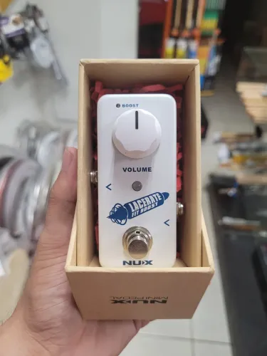 Pedal NUX Lacerate fet boost NFB2