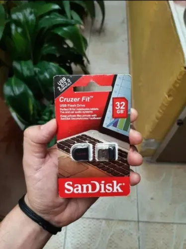 Pen drive SanDisk Cruzer Fit 32gb (Troco por carregador Samsung Tipo C preto)