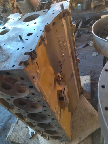 Bloco do Motor 3306 com placa