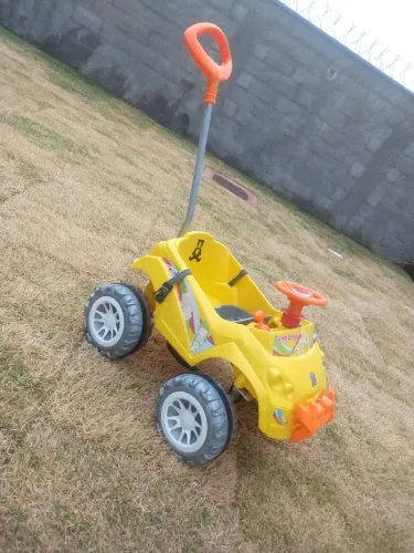 Carrinho de empurrar e pedal Bandeirante