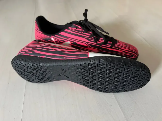 Chuteira Puma Futsal - Design Moderno