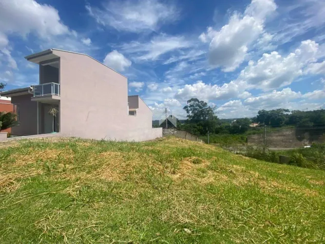 Terreno à venda no Condomínio Portal do Bosque em Louveira - SP