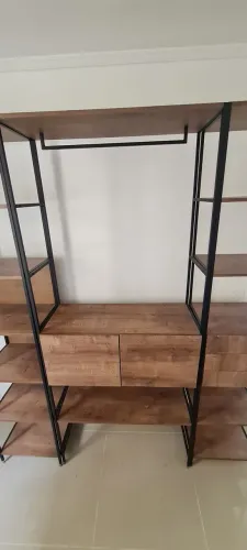 Módulo de guarda roupa, estilo industrial, medindo 90×210x36cm, com duas gavetas grandes.