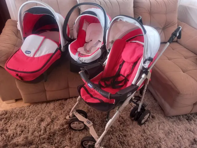 Trio da Chicco / ?kit passeio? com carrinho de passeio, moisés e bebê conforto.