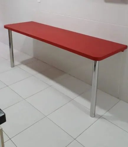 Vendo mesa retangular 60x 2,0 com 2 pés cromados.