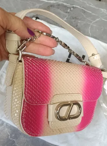 Bolsa feminina Schutz em couro com alça Nova